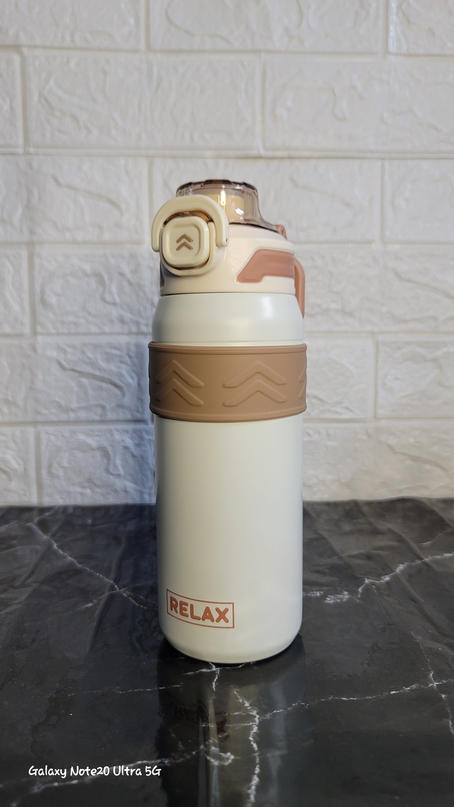Stylish Vacuum Bottles – Hot & Cold Insulated Steel Bottles