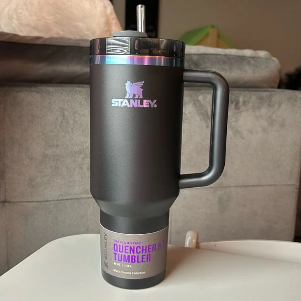 Stanley The Quencher H2.0 FlowState™ Tumbler - 40oz Black Chroma Collection