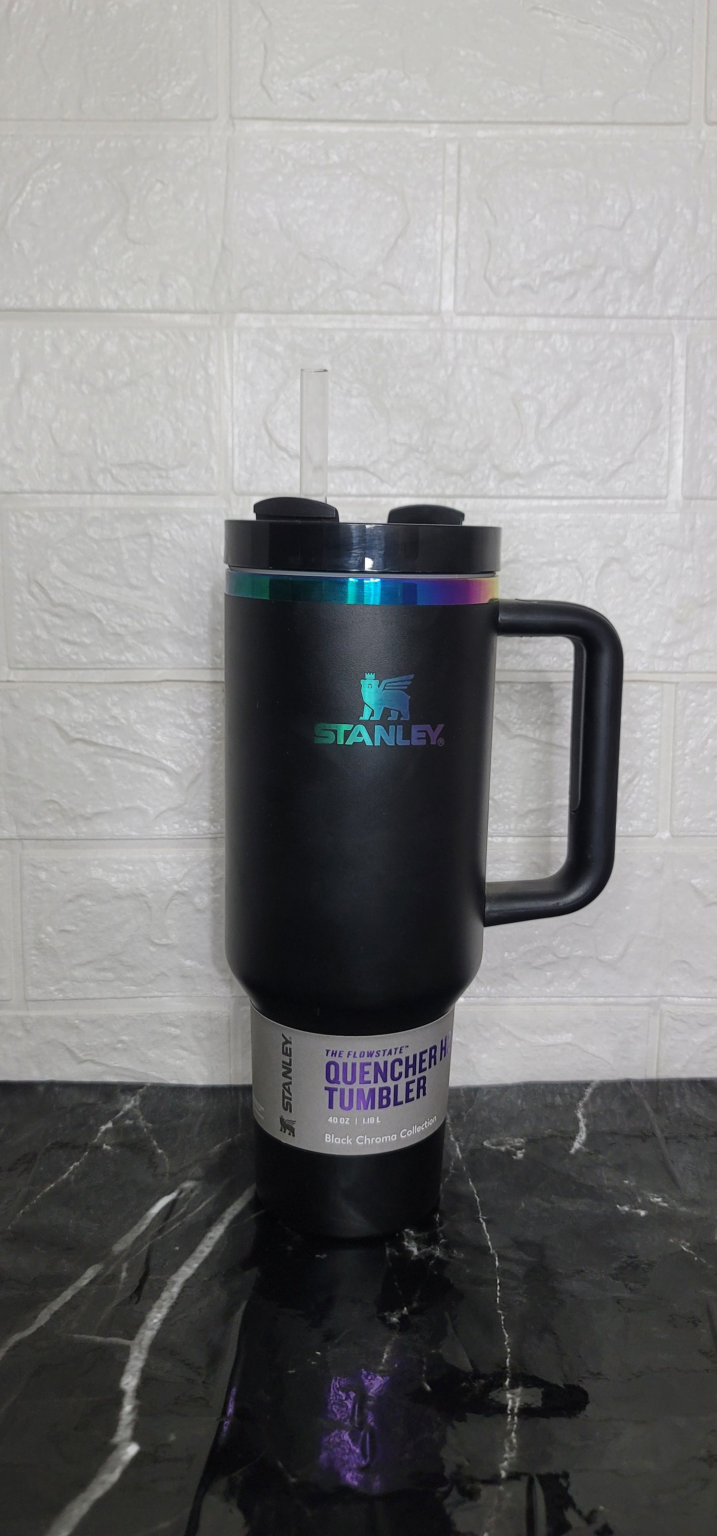 Stanley The Quencher H2.0 FlowState™ Tumbler - 40oz Black Chroma Collection