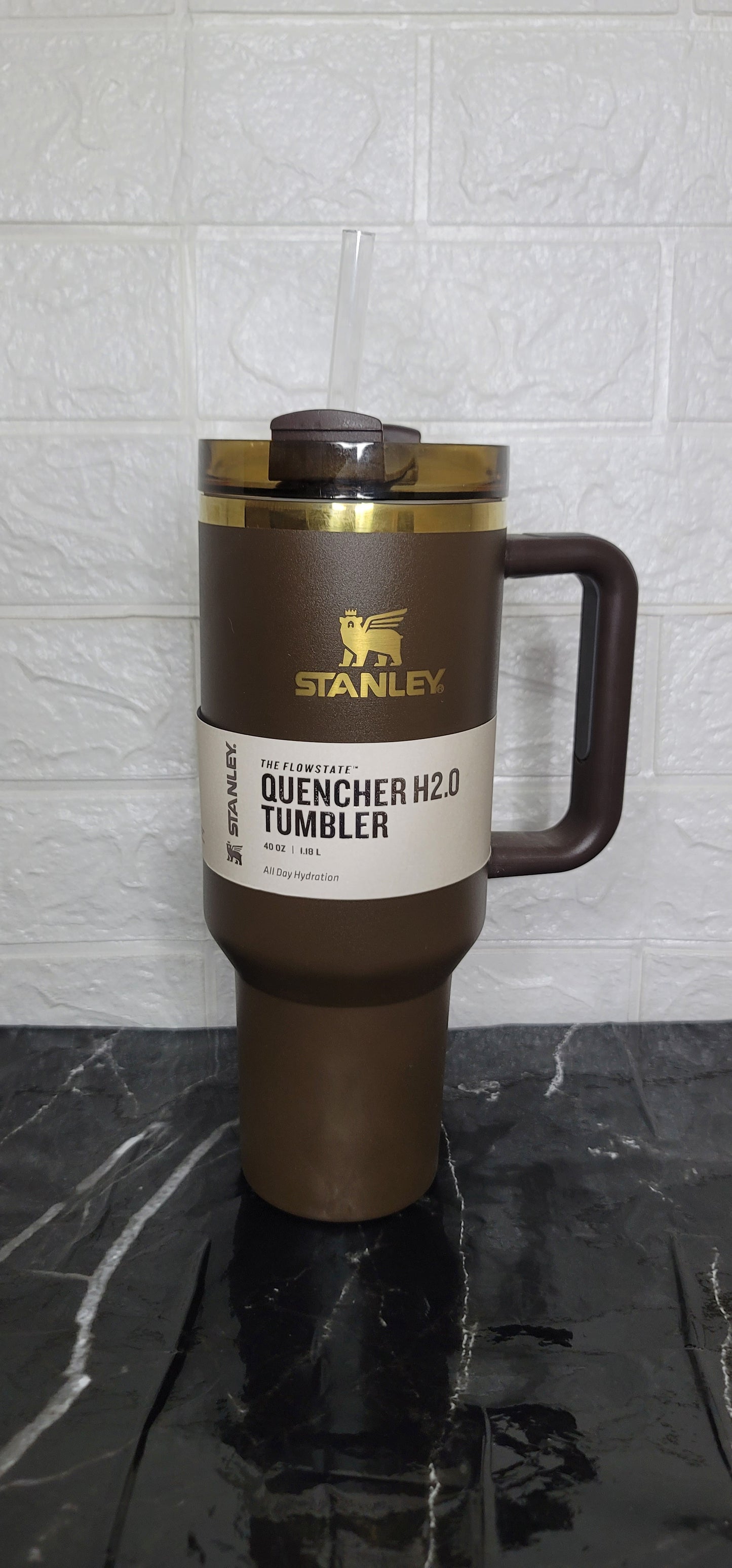 Stanley The Quencher H2.0 FlowState™ Tumbler - 20oz Bronze Gold Edition